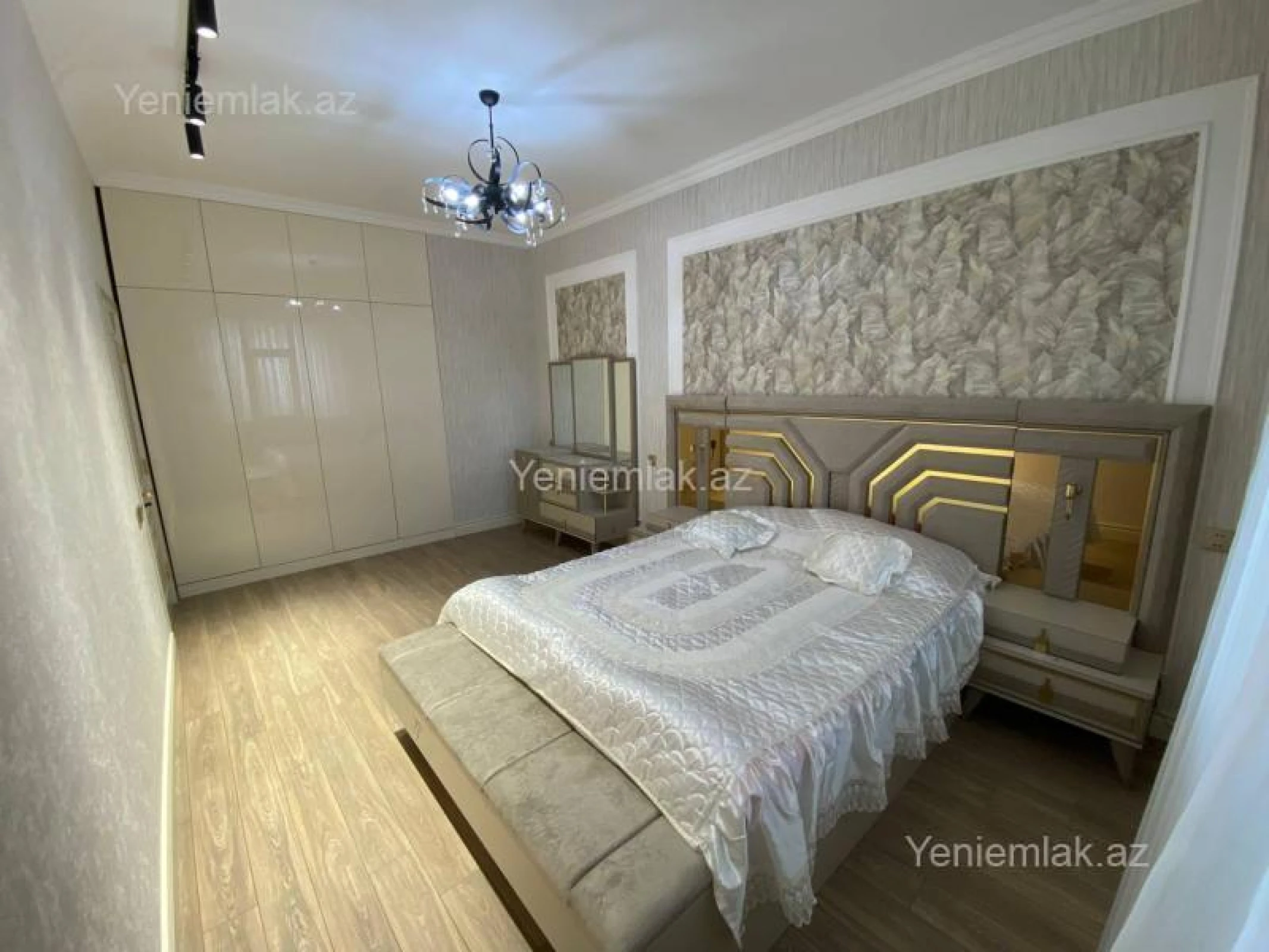 Satılır 3 otaqlı yeni tikili 125 m²