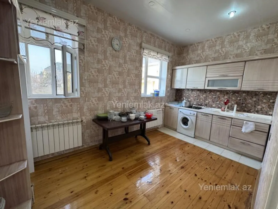 Satılır 4 otaqlı həyət evi 154 m²