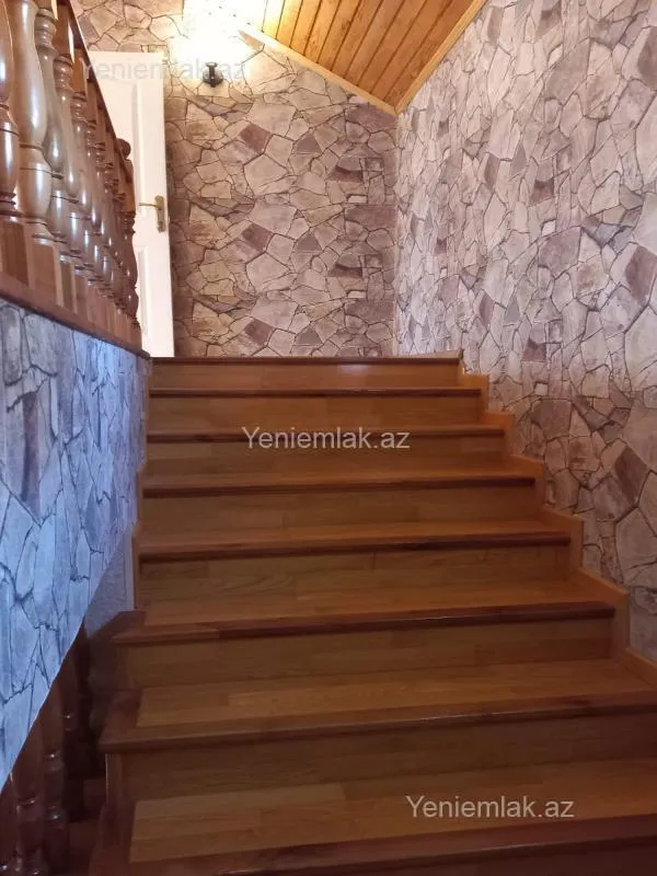 Satılır 6 otaqlı həyət evi 180 m²