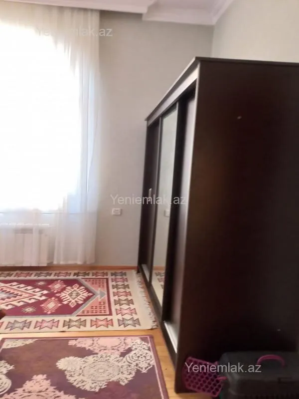 Satılır 6 otaqlı həyət evi 180 m²