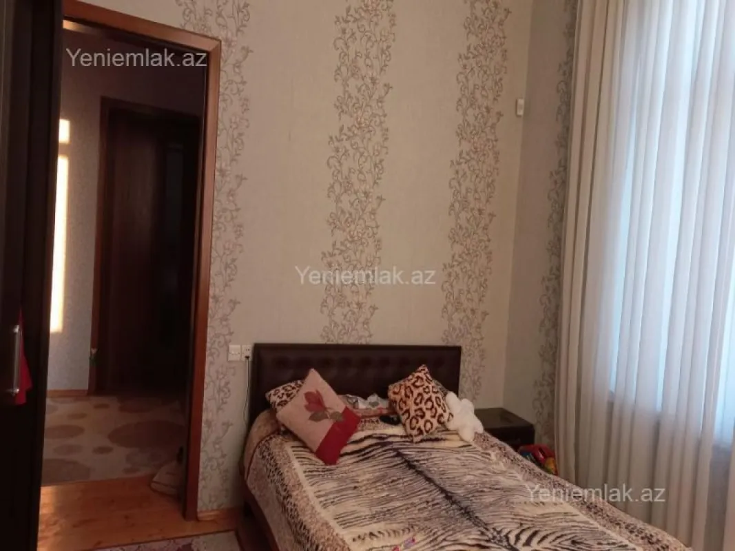 Satılır 6 otaqlı həyət evi 180 m²