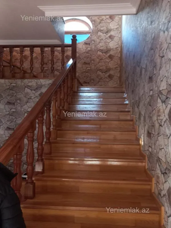 Satılır 6 otaqlı həyət evi 180 m²