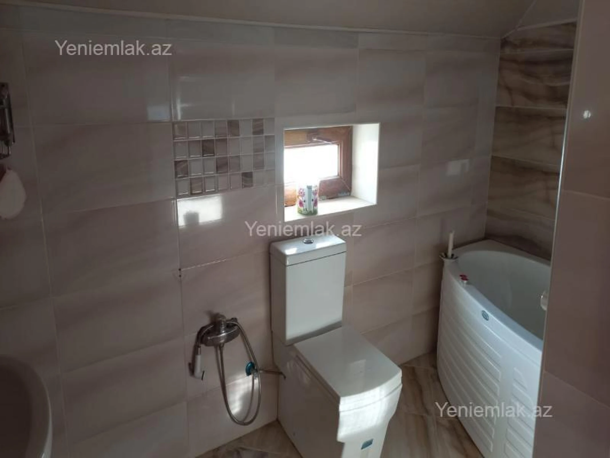 Satılır 6 otaqlı həyət evi 180 m²