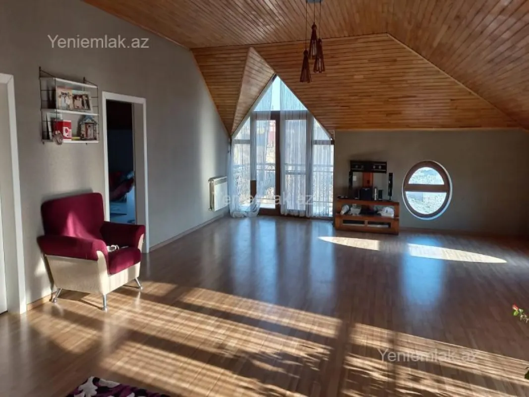 Satılır 6 otaqlı həyət evi 180 m²