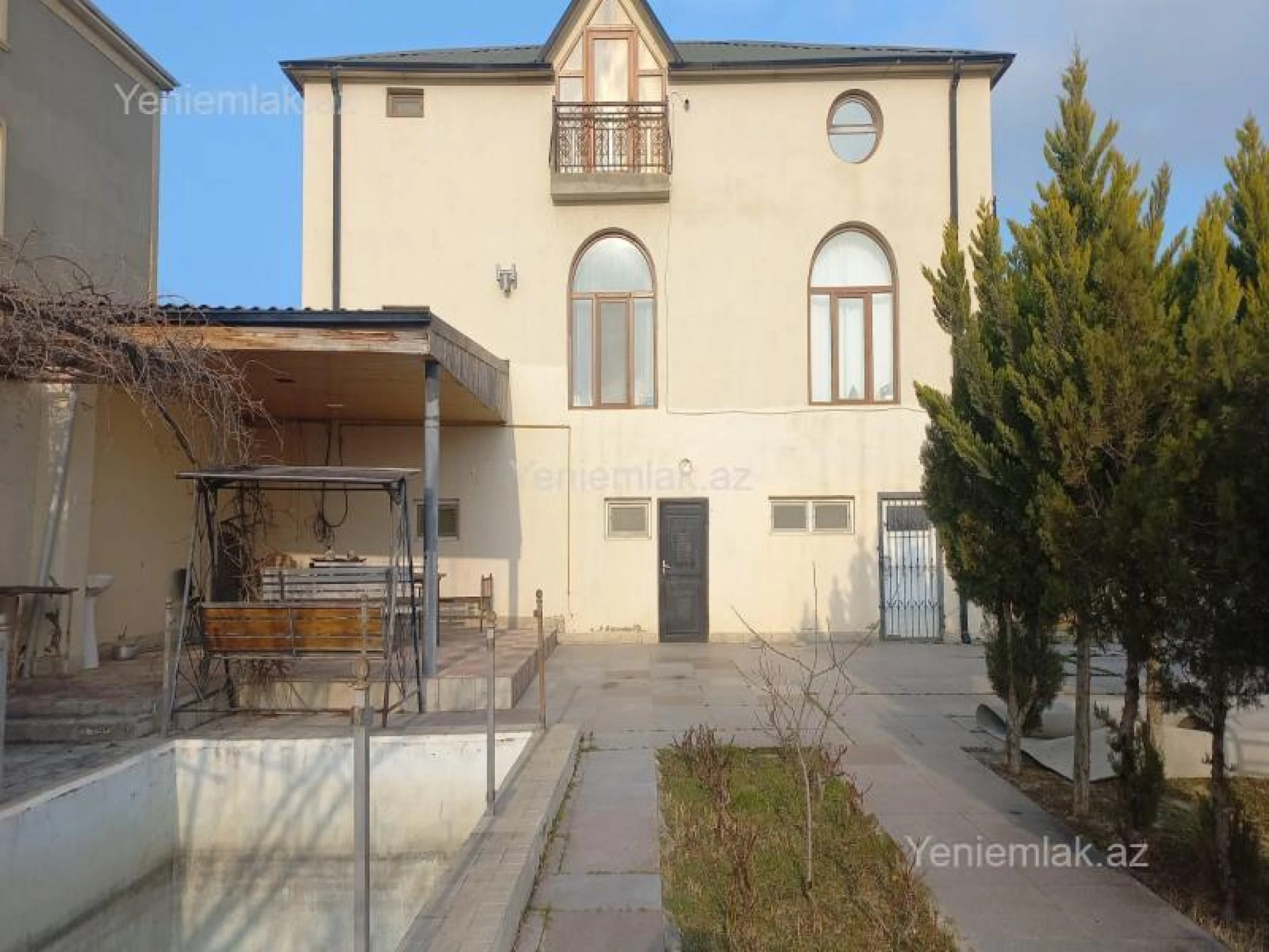 Satılır 6 otaqlı həyət evi 180 m²