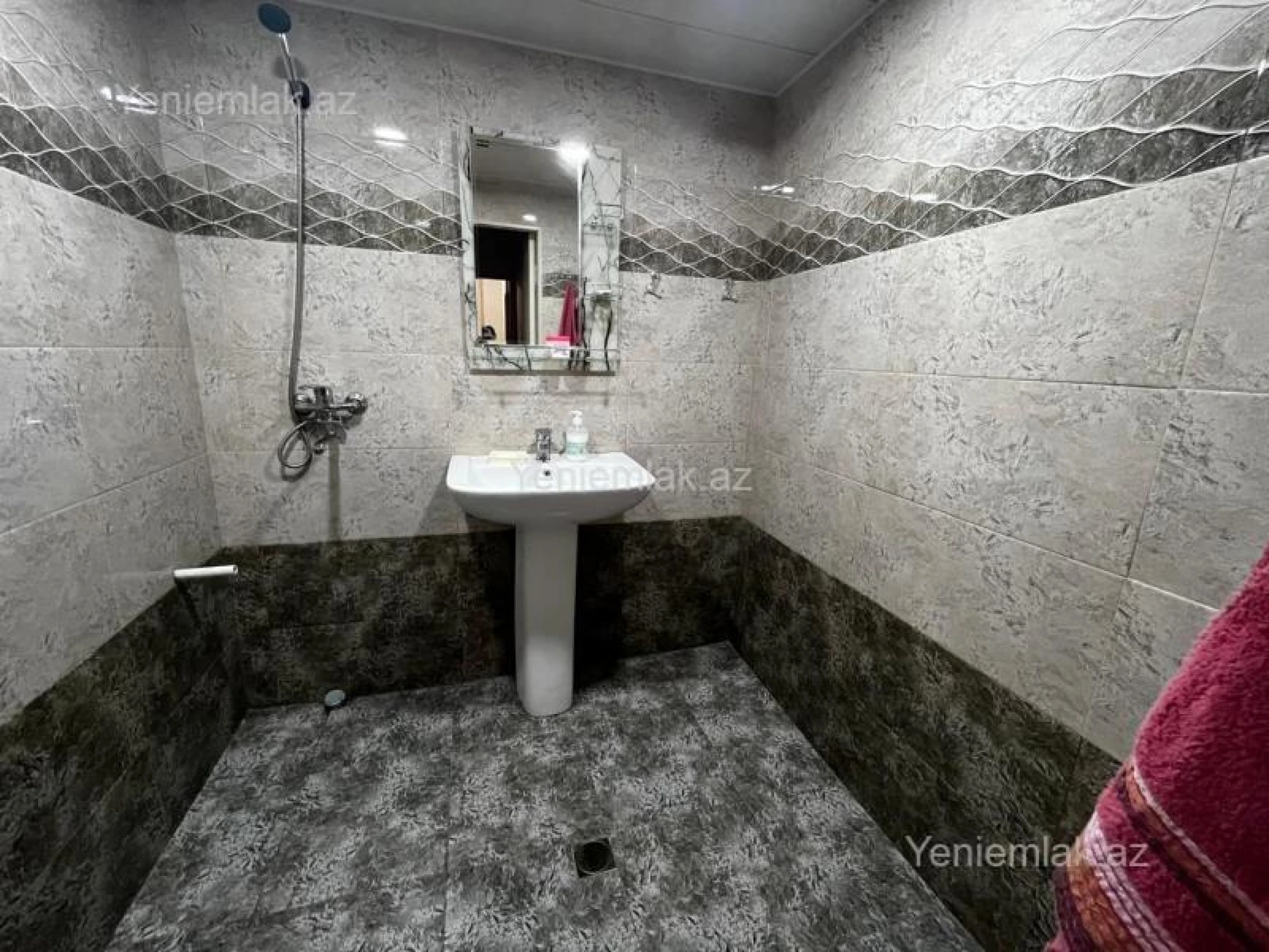 Satılır 2 otaqlı köhnə tikili 58 m²