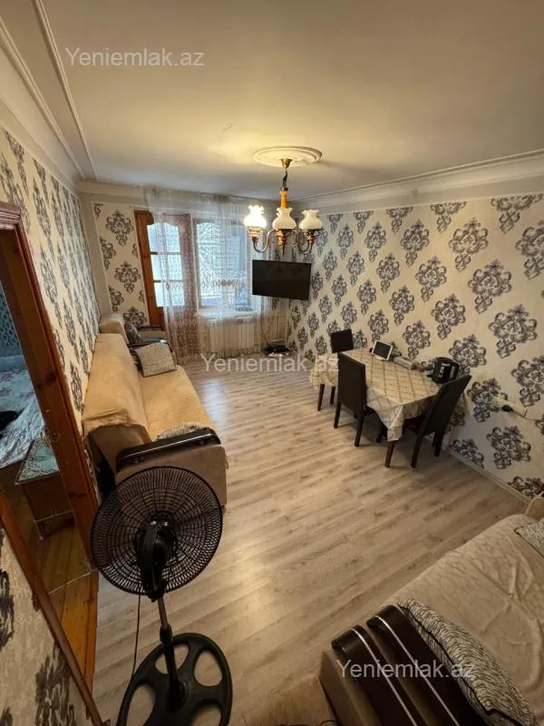 Satılır 2 otaqlı köhnə tikili 68 m²