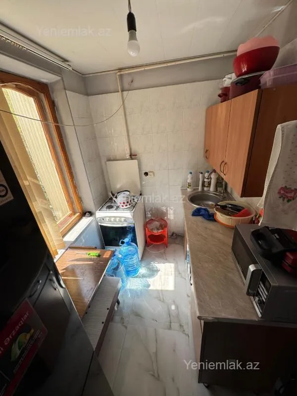 Satılır 2 otaqlı köhnə tikili 68 m²