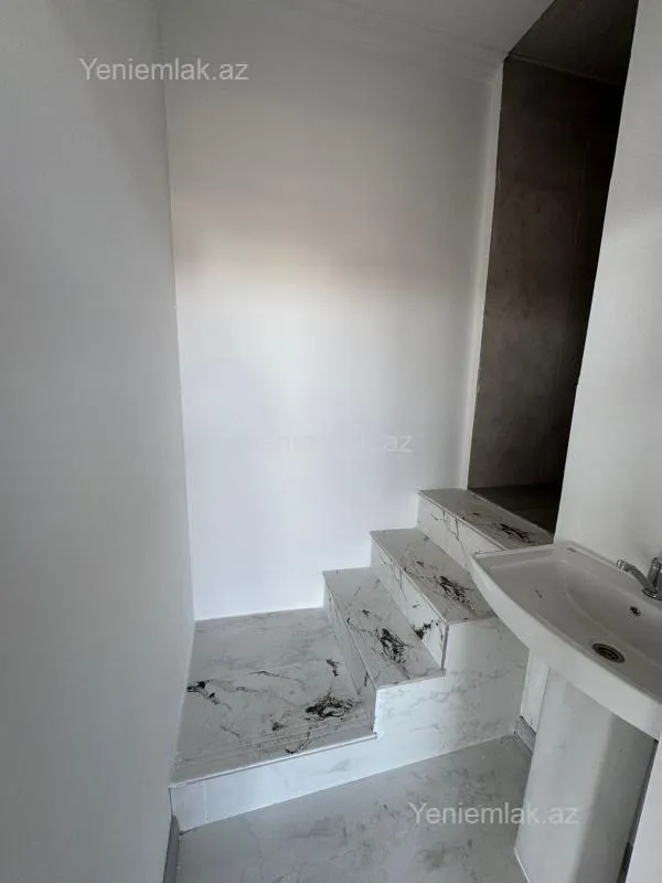Satılır 5 otaqlı obyekt 180 m²