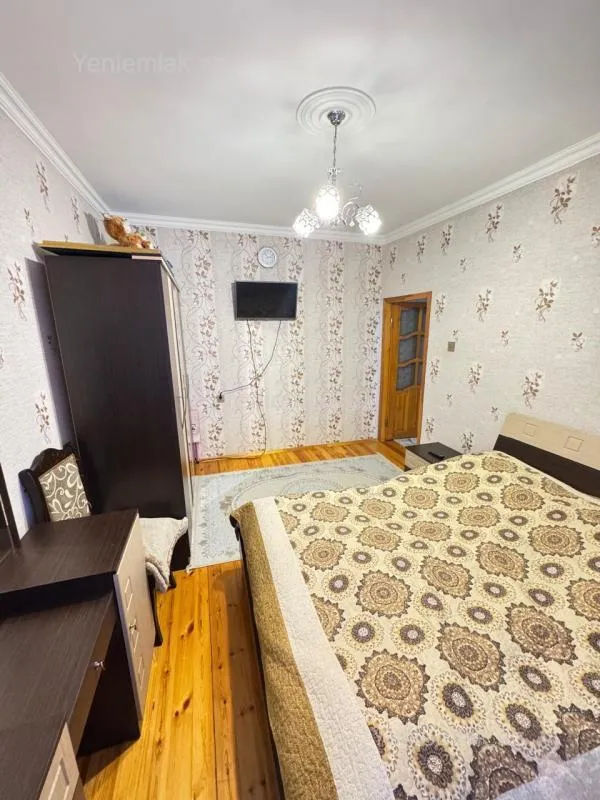 Satılır 2 otaqlı köhnə tikili 60 m²