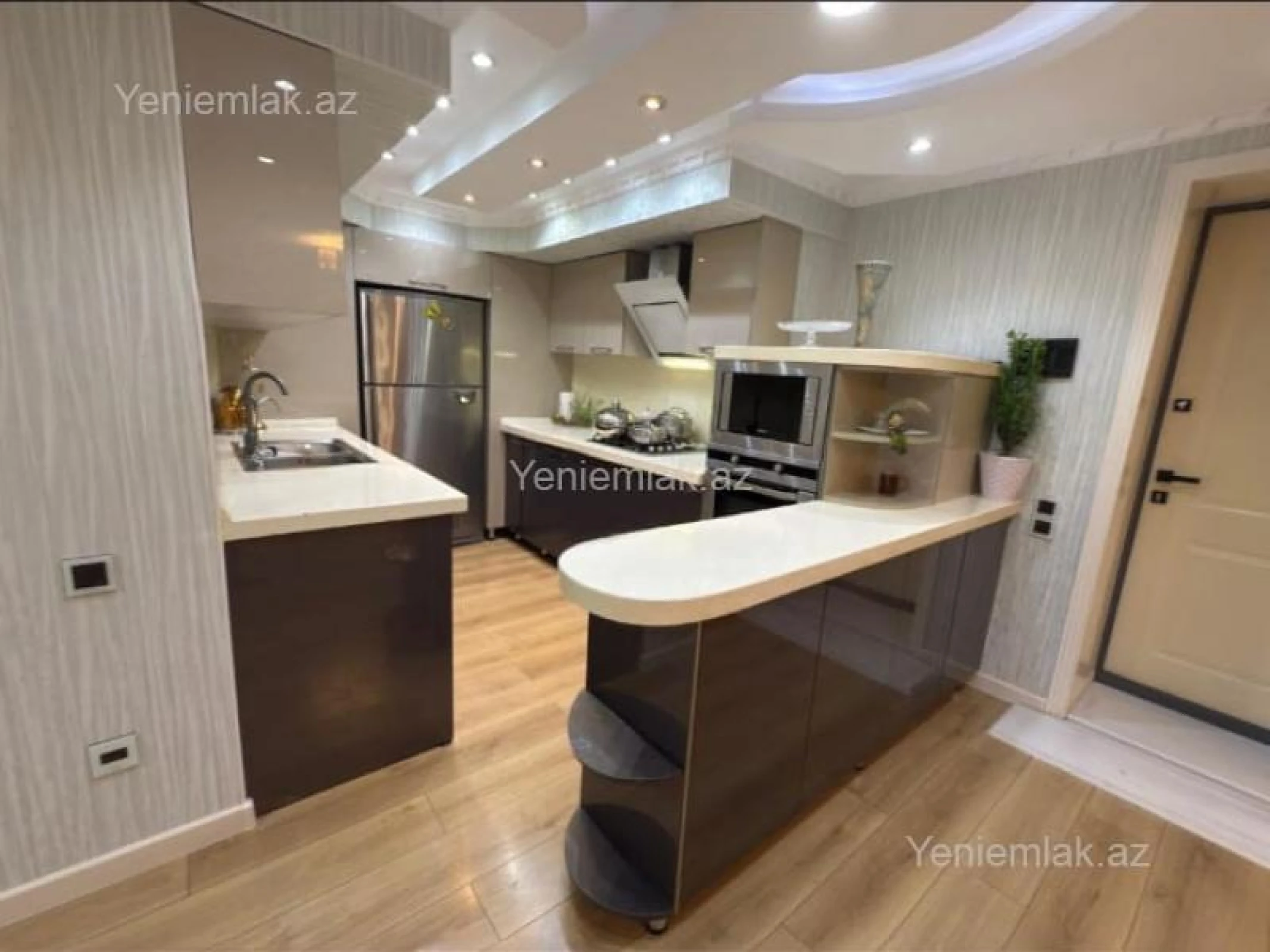 Satılır 7 otaqlı həyət evi 440 m²