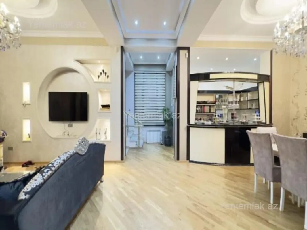 Satılır 7 otaqlı həyət evi 440 m²