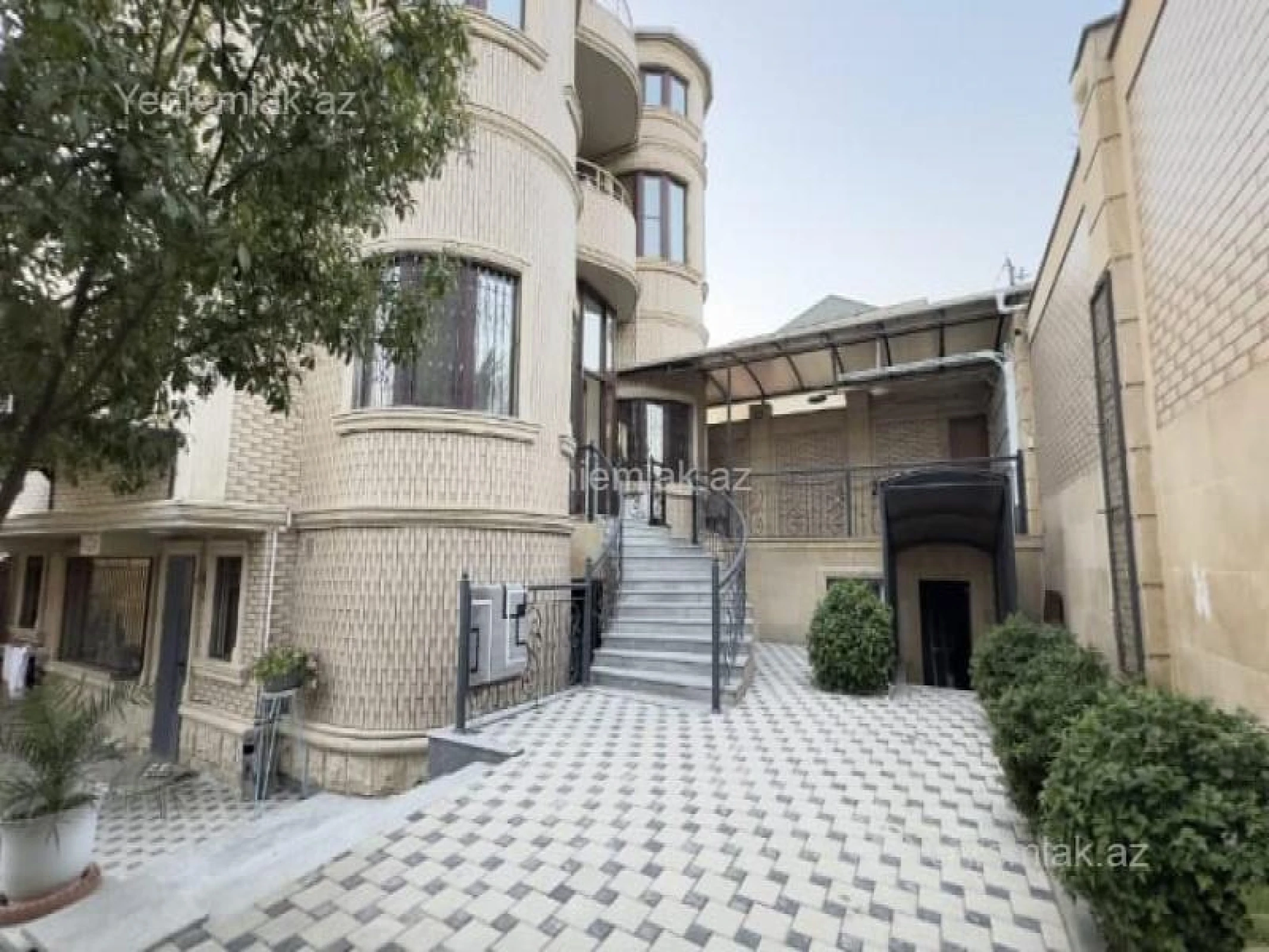 Satılır 7 otaqlı həyət evi 440 m²