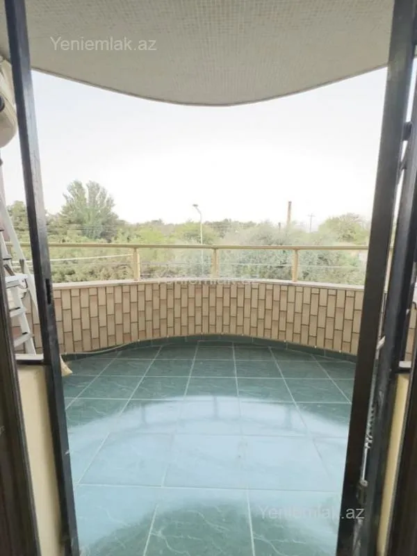 Satılır 7 otaqlı həyət evi 440 m²