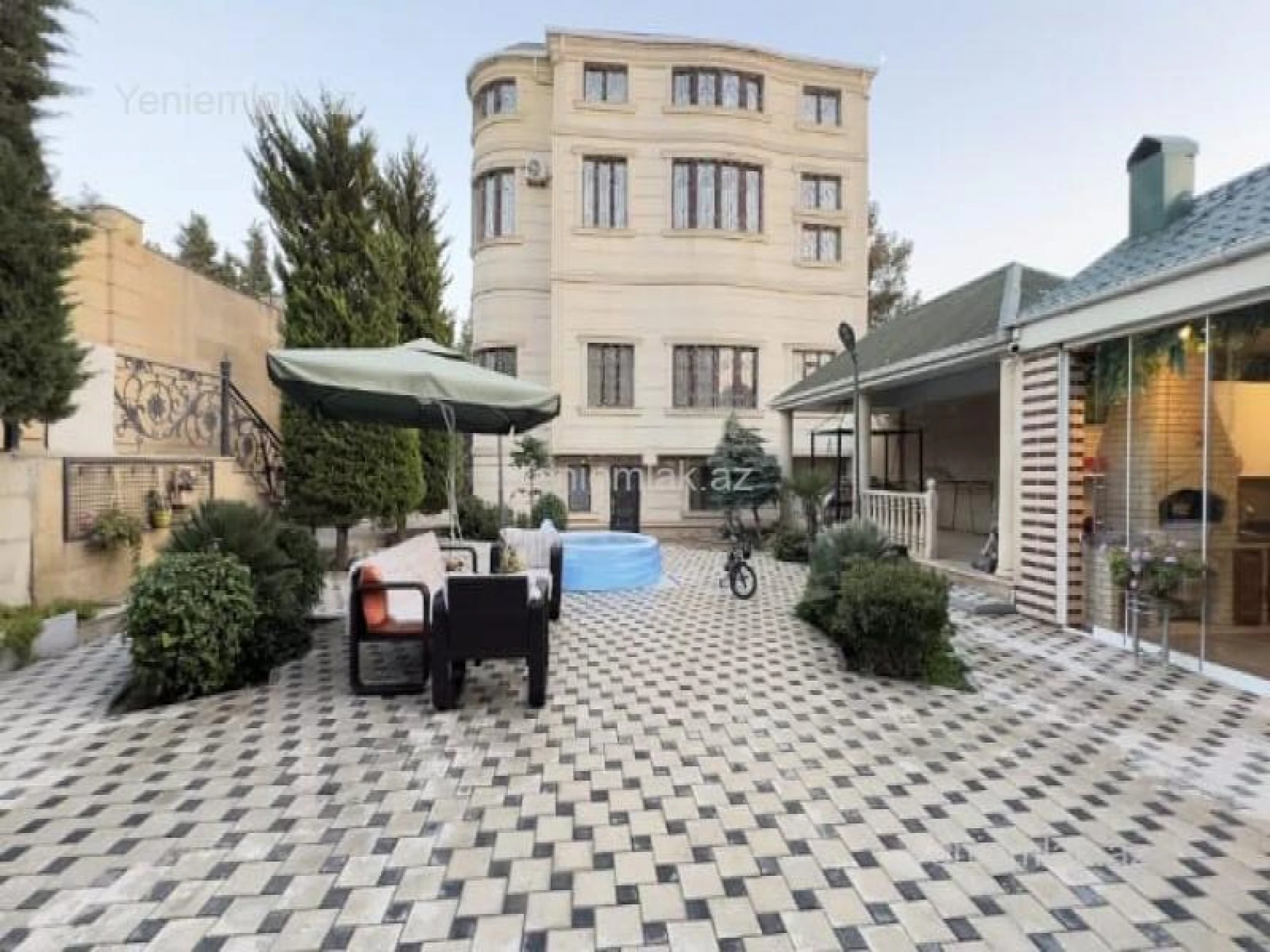 Satılır 7 otaqlı həyət evi 440 m²