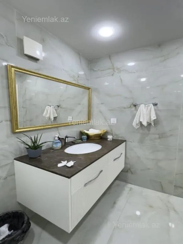 Satılır 7 otaqlı həyət evi 440 m²