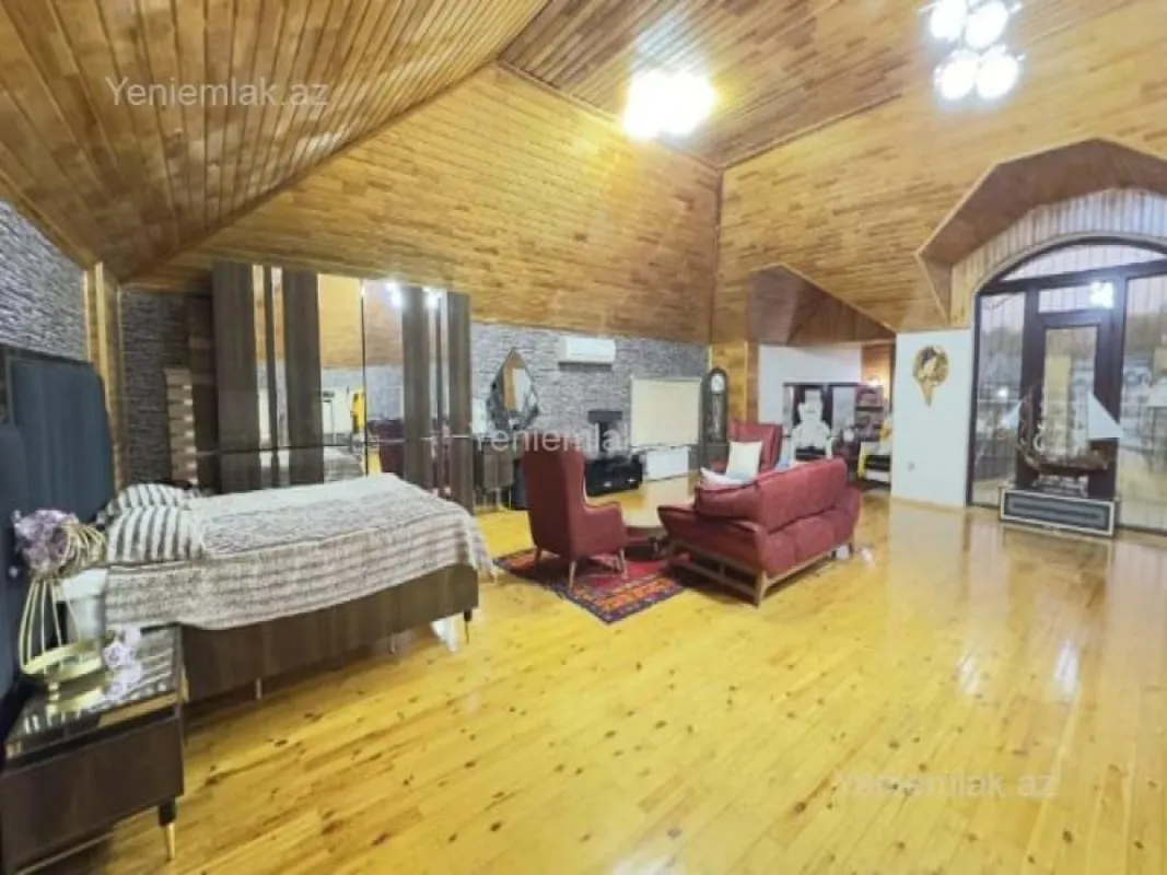 Satılır 7 otaqlı həyət evi 440 m²