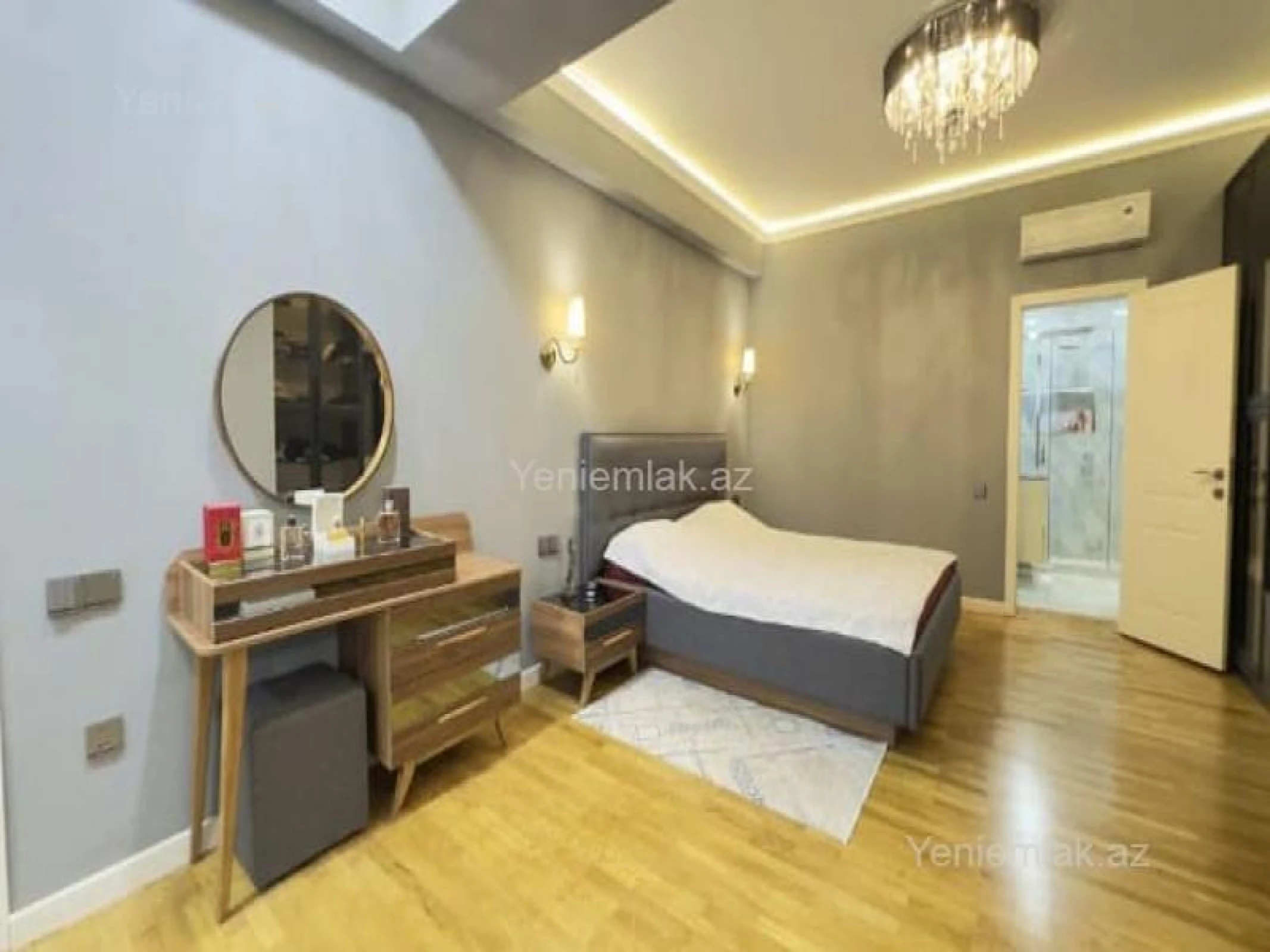 Satılır 7 otaqlı həyət evi 440 m²
