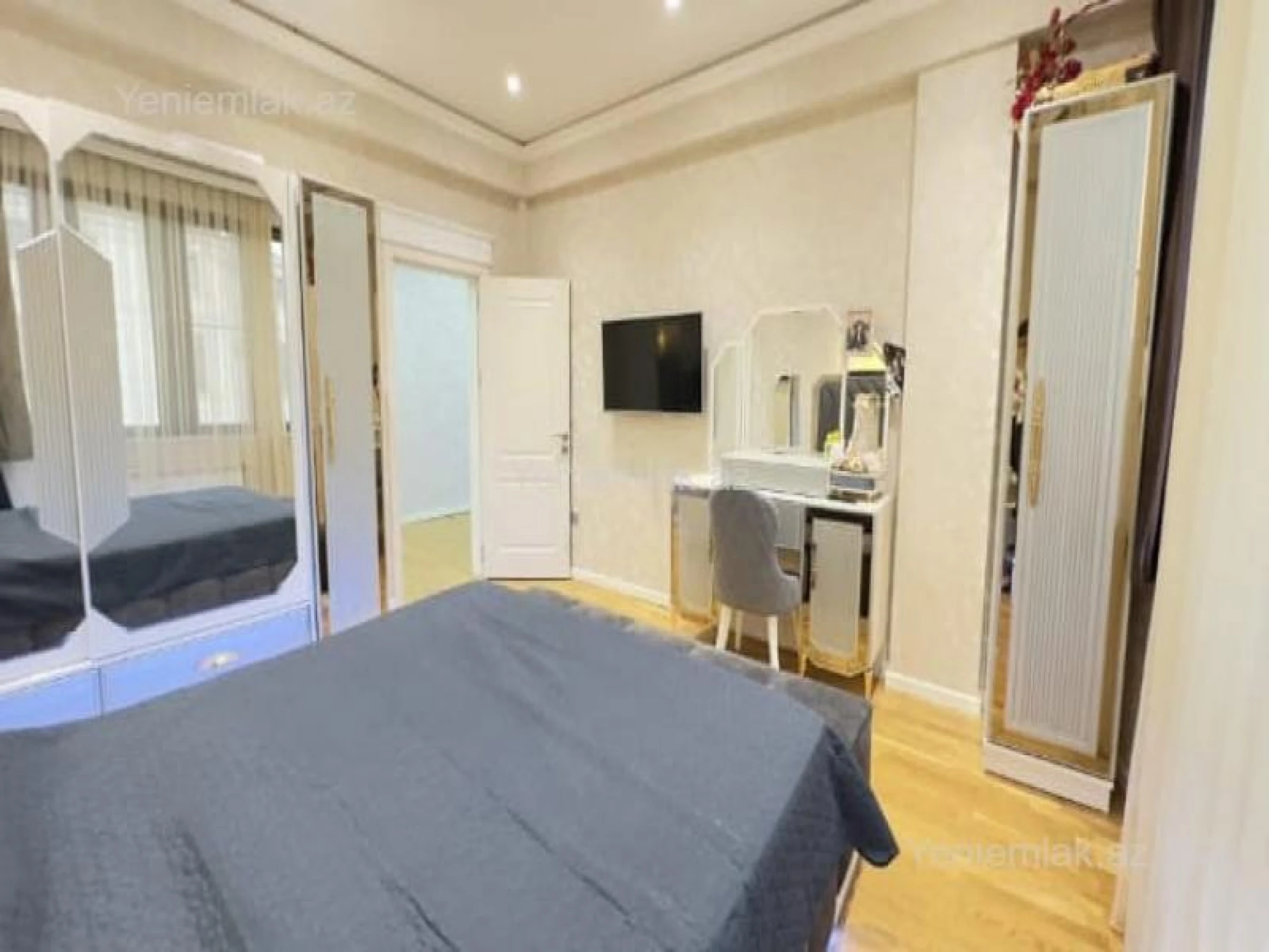 Satılır 7 otaqlı həyət evi 440 m²