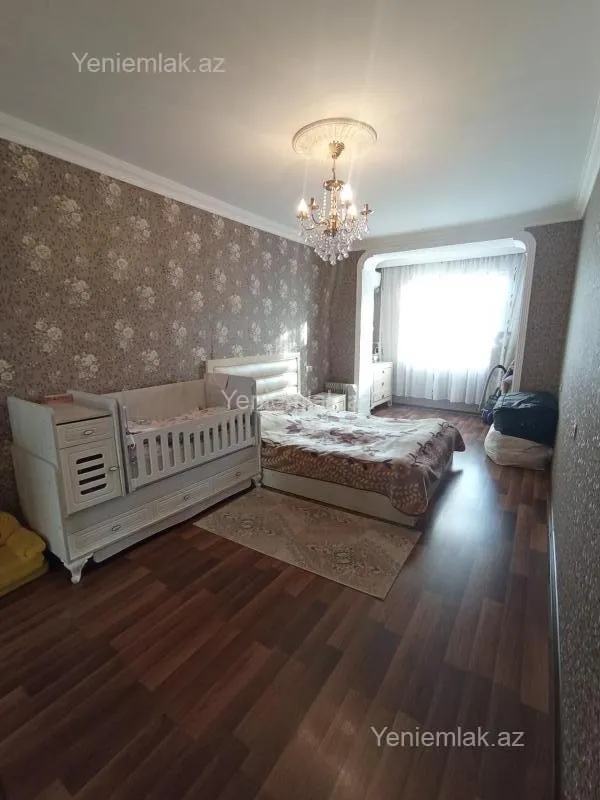 Satılır 4 otaqlı köhnə tikili 100 m²