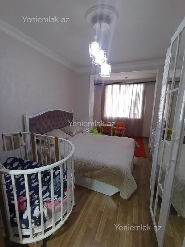 Satılır 4 otaqlı köhnə tikili 100 m²