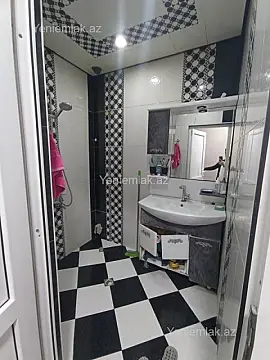 Satılır 4 otaqlı köhnə tikili 100 m²