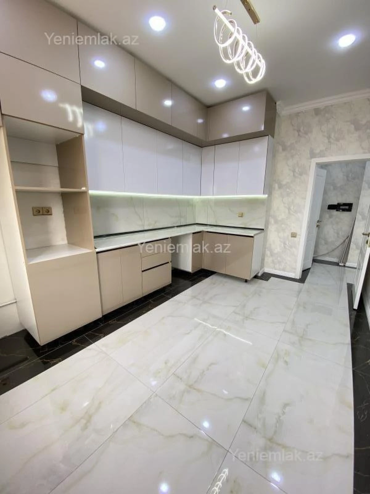 Satılır 2 otaqlı yeni tikili 65 m²