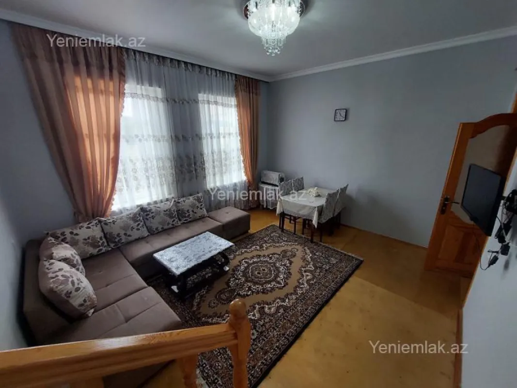 Satılır 10 otaqlı həyət evi 230 m²