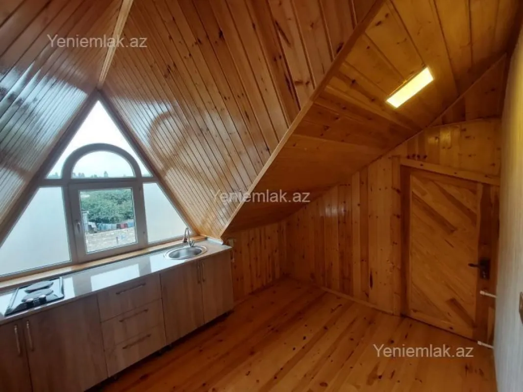 Satılır 10 otaqlı həyət evi 230 m²