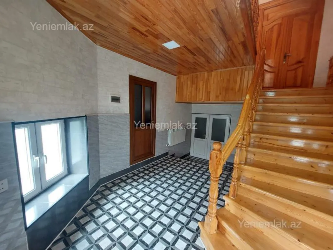 Satılır 10 otaqlı həyət evi 230 m²