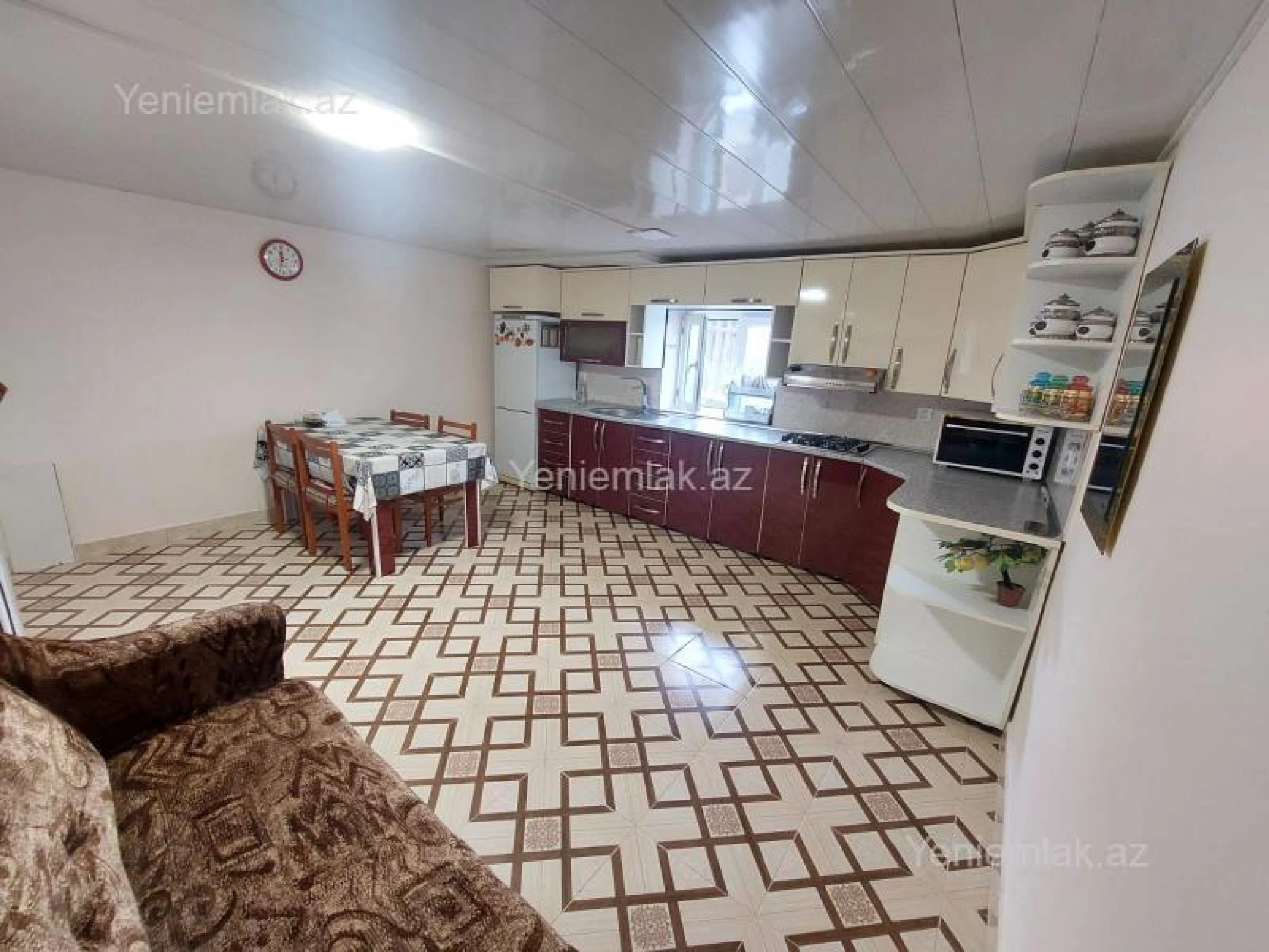 Satılır 10 otaqlı həyət evi 230 m²