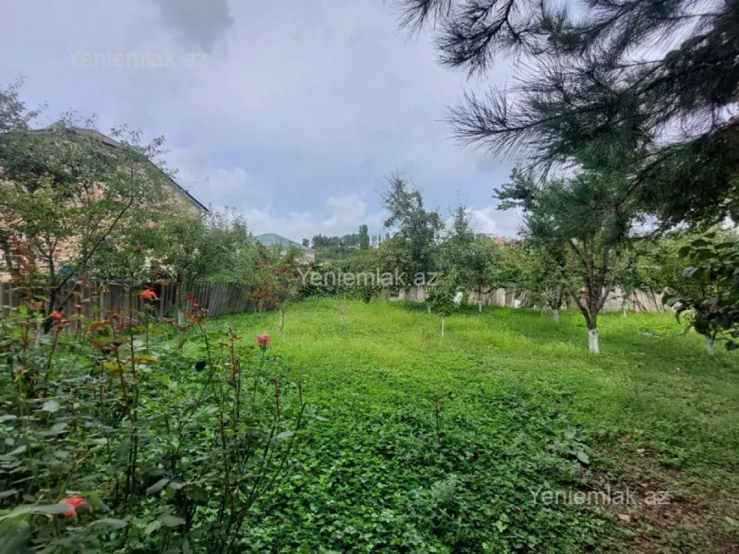 Satılır 10 otaqlı həyət evi 230 m²