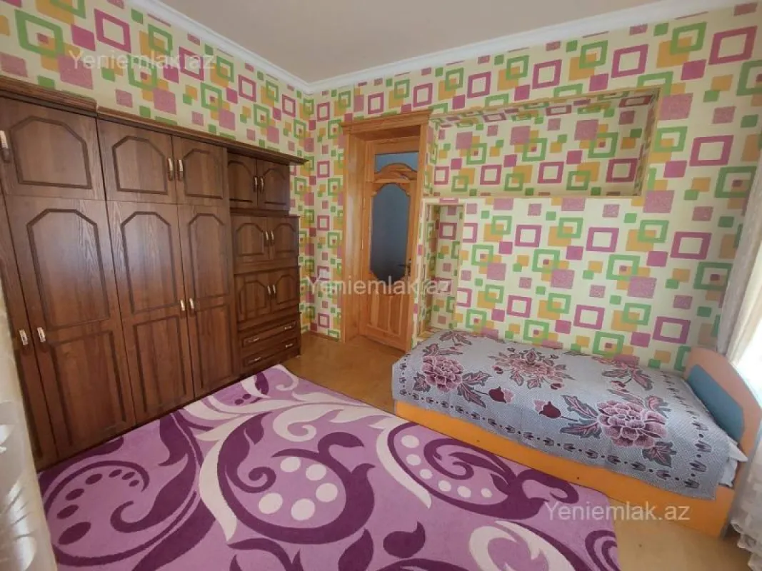 Satılır 10 otaqlı həyət evi 230 m²