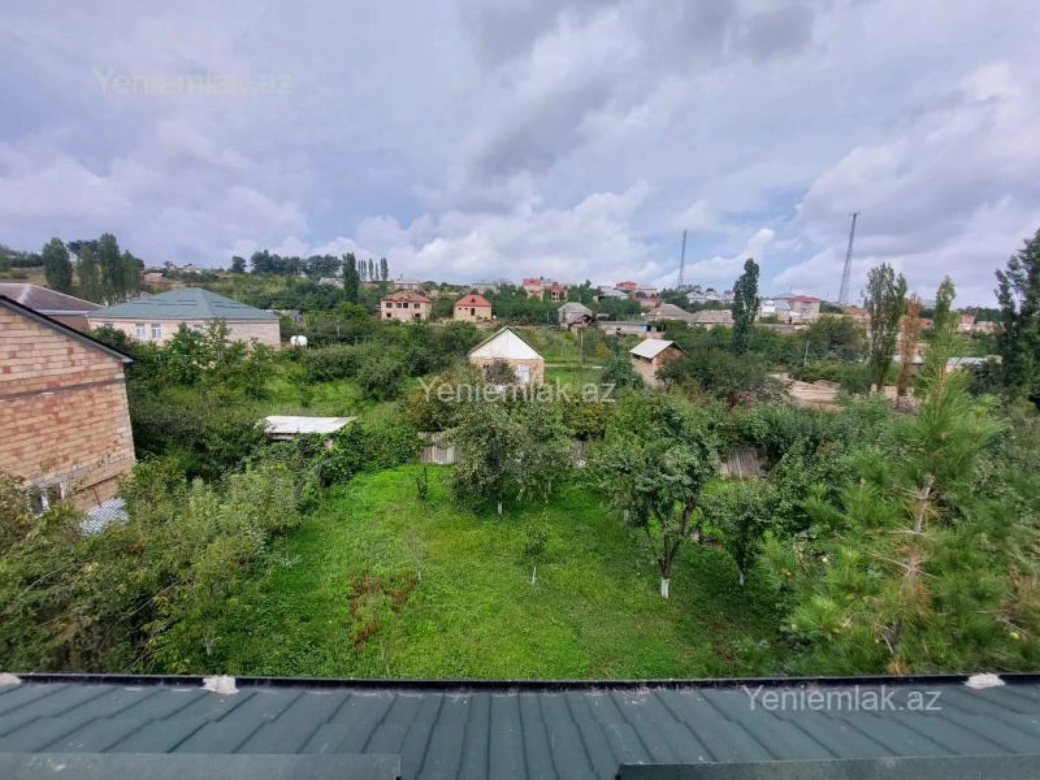 Satılır 10 otaqlı həyət evi 230 m²