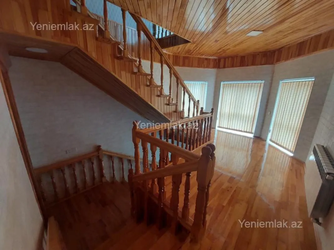 Satılır 10 otaqlı həyət evi 230 m²