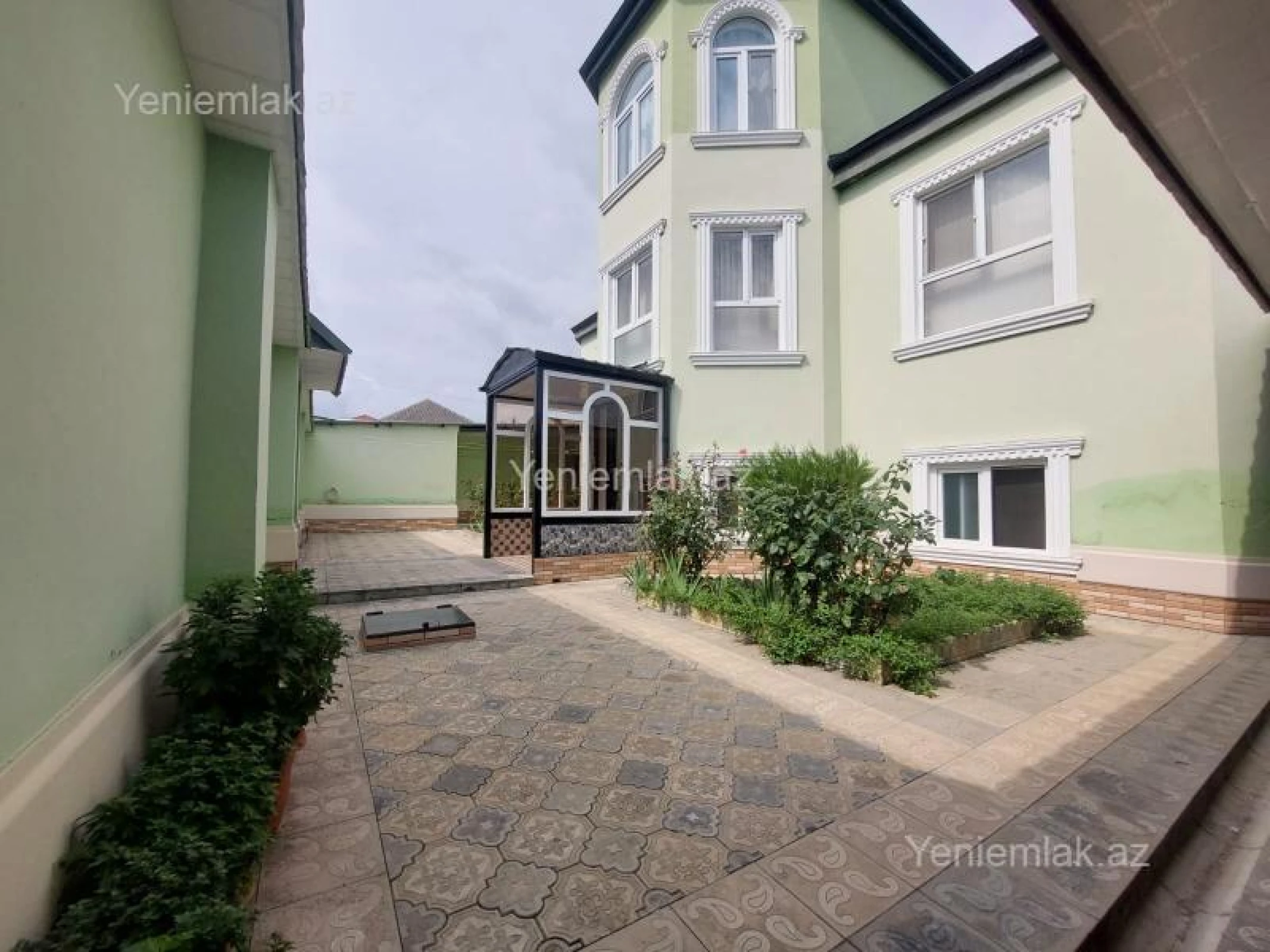 Satılır 10 otaqlı həyət evi 230 m²