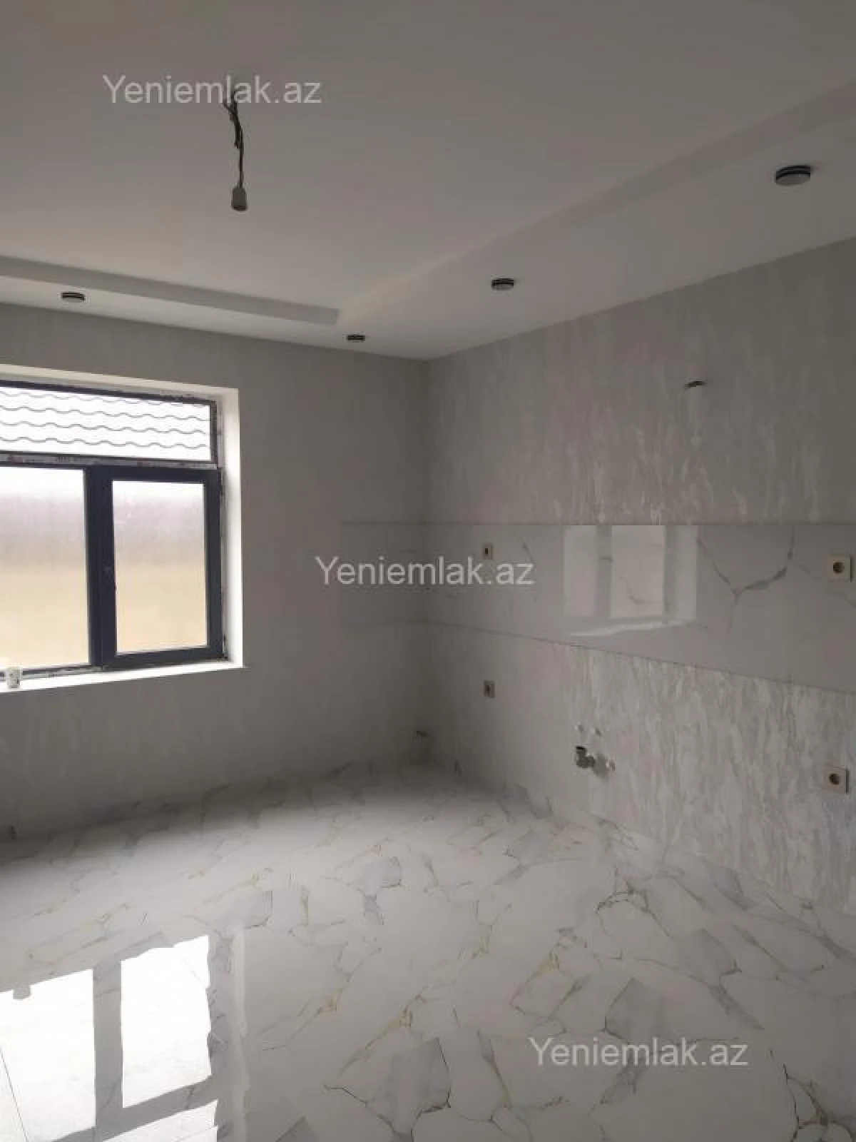 Satılır 5 otaqlı həyət evi 330 m²