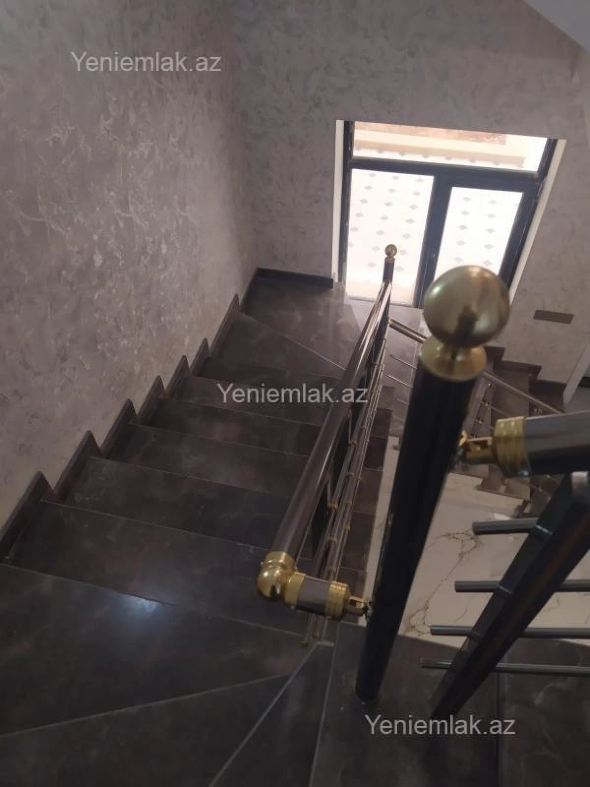 Satılır 5 otaqlı həyət evi 330 m²