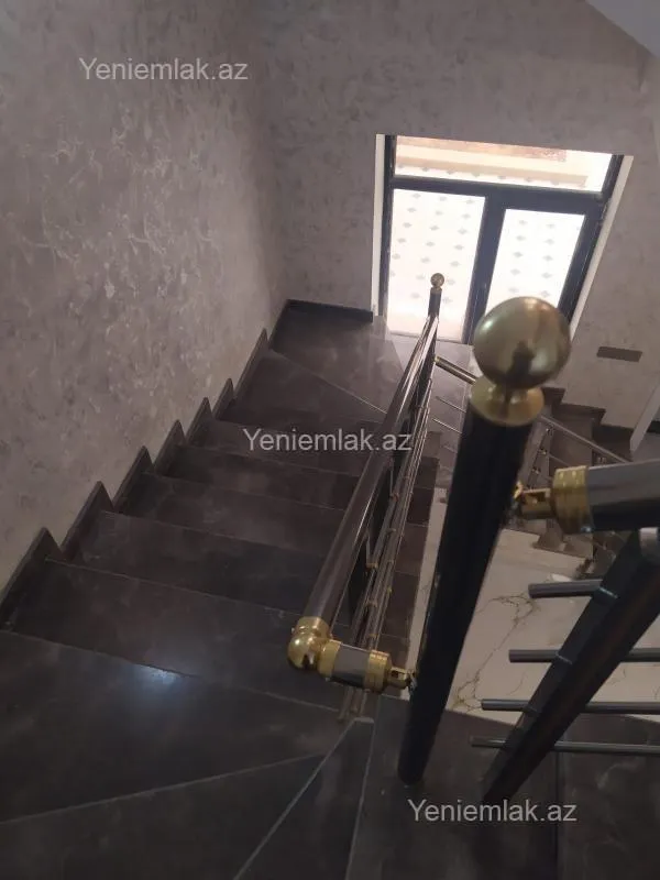 Satılır 5 otaqlı həyət evi 330 m²