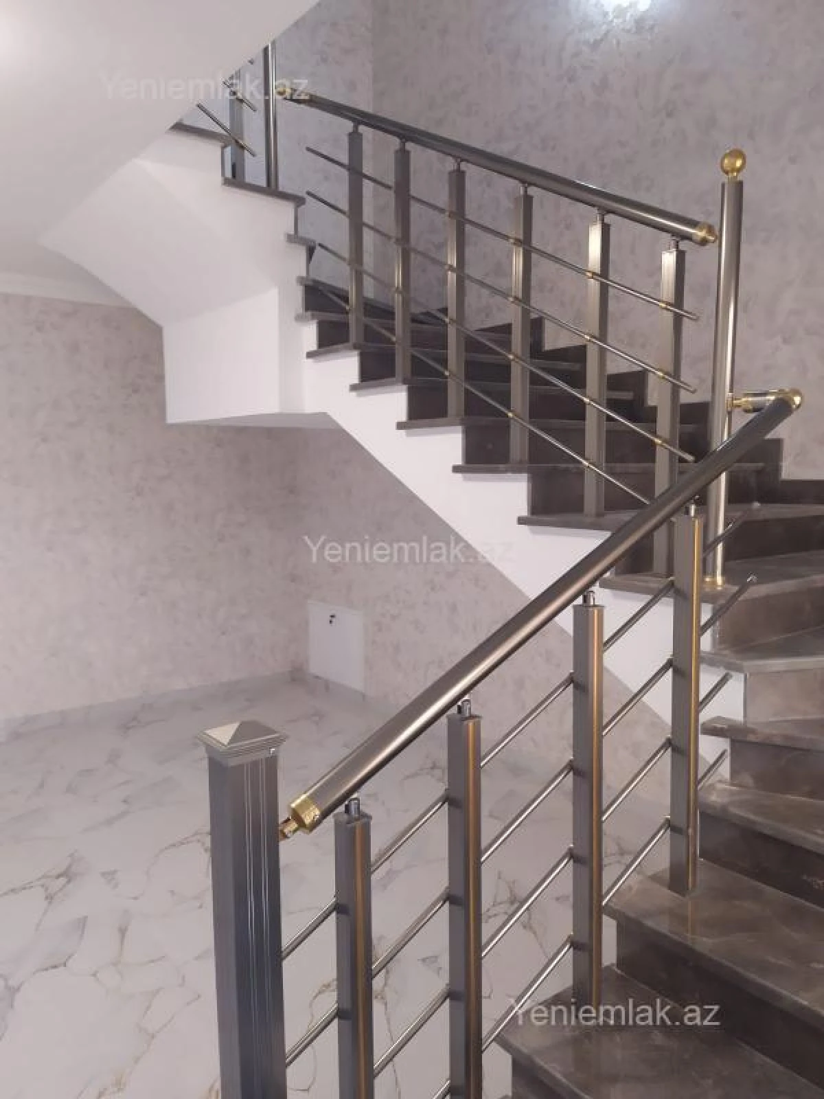 Satılır 5 otaqlı həyət evi 330 m²