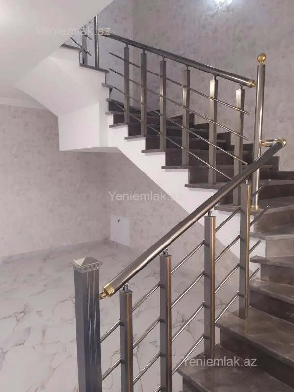 Satılır 5 otaqlı həyət evi 330 m²