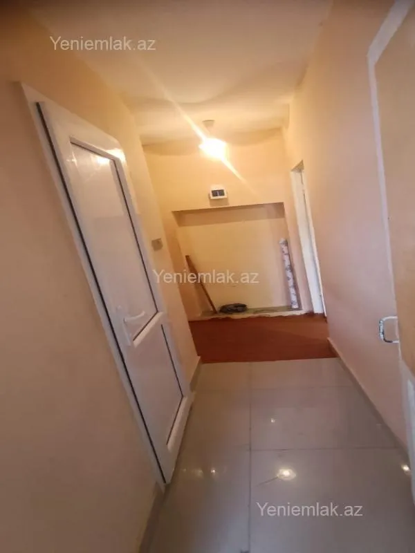 Satılır 1 otaqlı köhnə tikili 32 m²