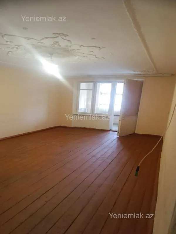 Satılır 1 otaqlı köhnə tikili 32 m²