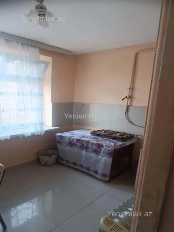 Satılır 1 otaqlı köhnə tikili 32 m²