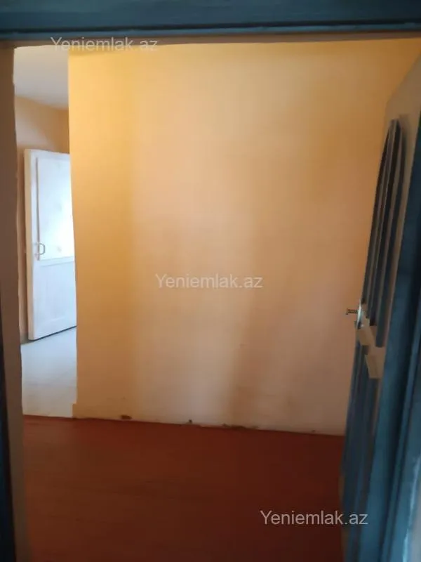 Satılır 1 otaqlı köhnə tikili 32 m²