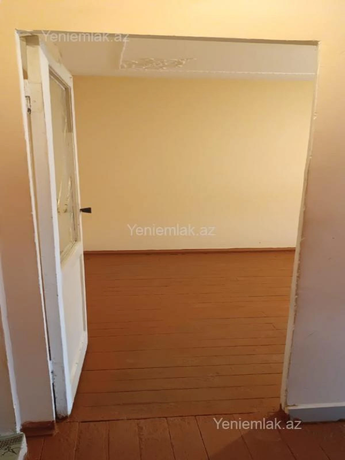Satılır 1 otaqlı köhnə tikili 32 m²