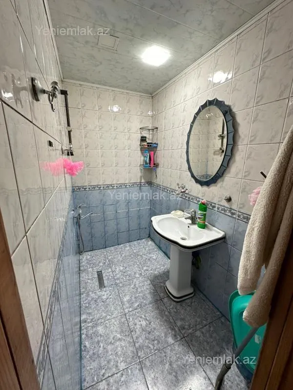 Satılır 5 otaqlı köhnə tikili 110 m²