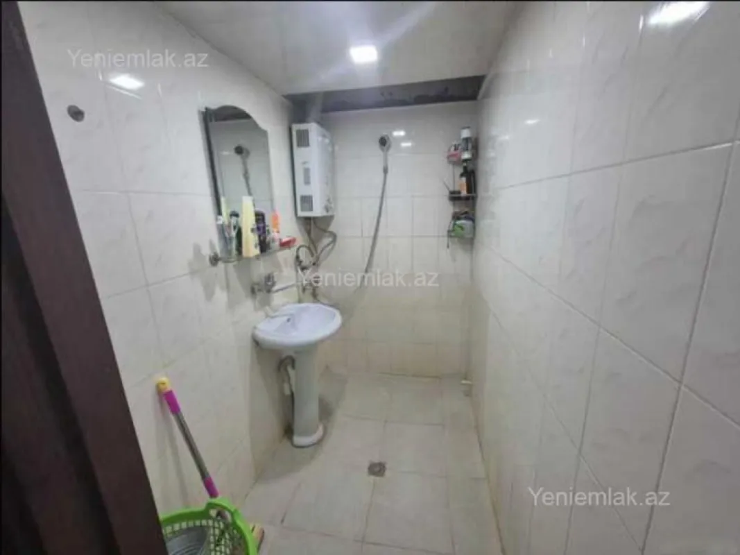 Satılır 2 otaqlı köhnə tikili 60 m²