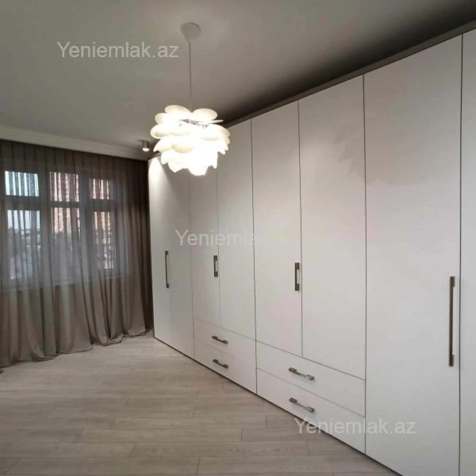 Satılır 2 otaqlı köhnə tikili 62 m²