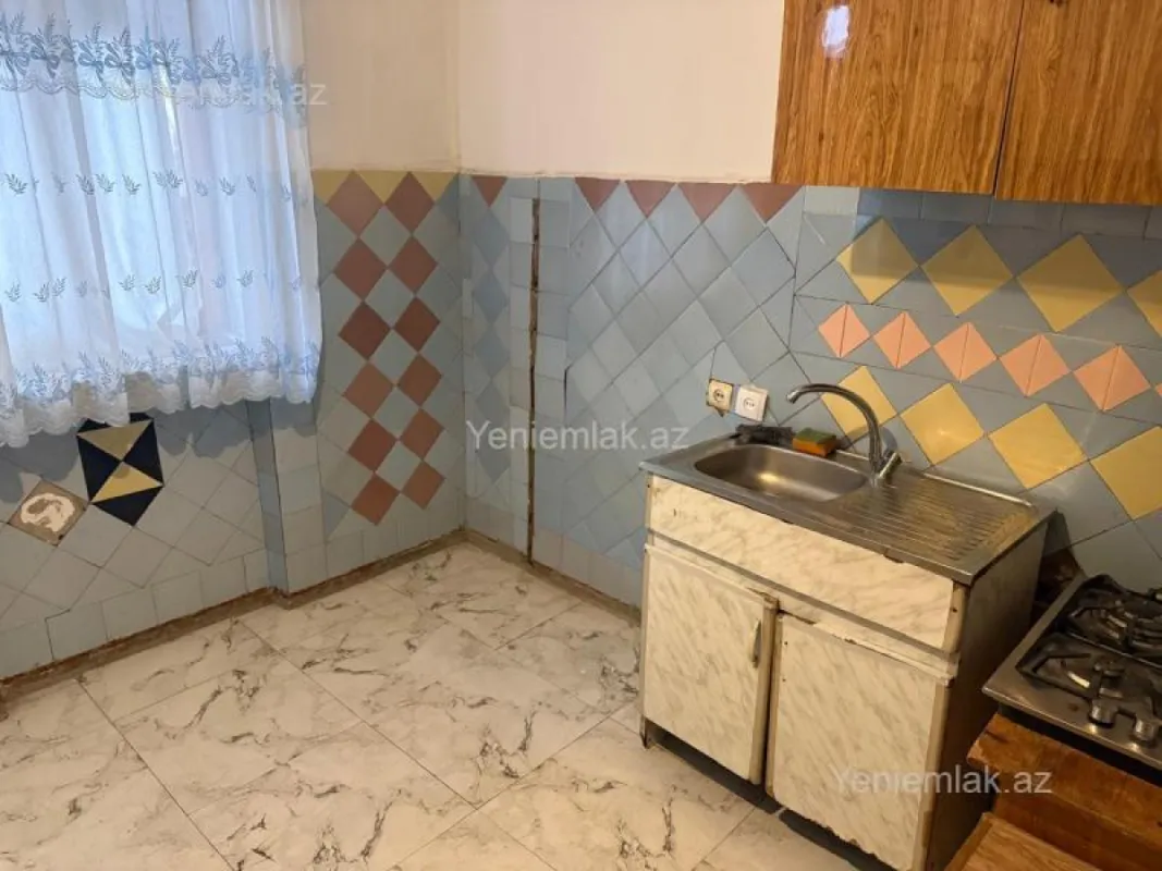 Satılır 3 otaqlı köhnə tikili 70 m²